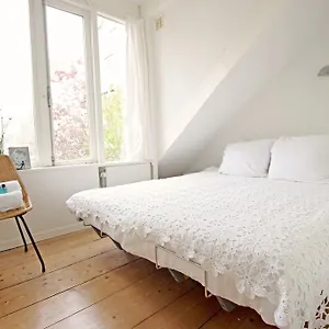 Frühstückspension Beautiful 2 Floor Vondelpark Apartment., Amsterdam
